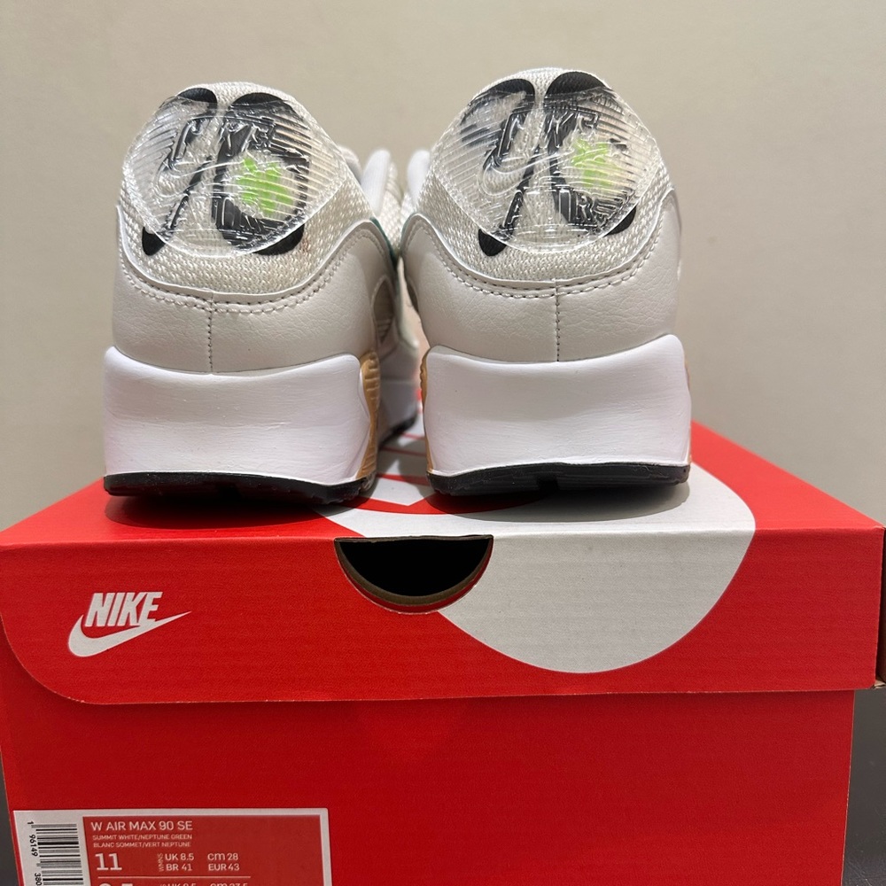 NIB Nike Air Max 90 SE White Neptune Green Womens Shoes DO9850-100 - Picture 6 of 7